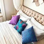 לינה וארוחת בוקר Beyaz Kapi Boutique אלאקאטי