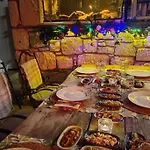 לינה וארוחת בוקר Beyaz Kapi Boutique אלאקאטי