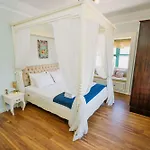 Beyaz Kapi Boutique לינה וארוחת בוקר אלאקאטי