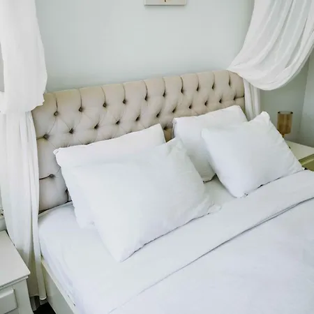 Beyaz Kapi Boutique