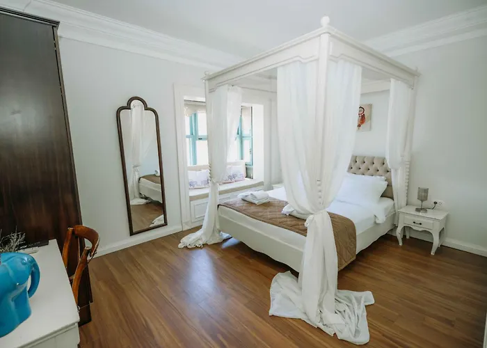 Beyaz Kapi Boutique