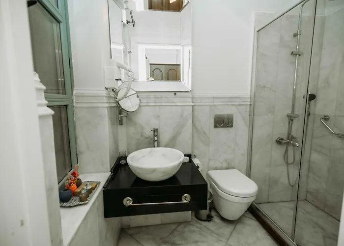 Oda ve Kahvaltı Beyaz Kapi Boutique