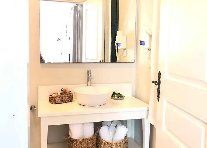 Oda ve Kahvaltı Beyaz Kapi Boutique Alaçatı