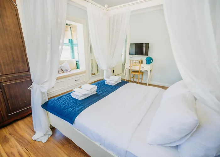 Oda ve Kahvaltı Beyaz Kapi Boutique